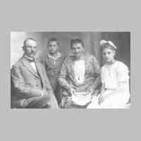 014-0005 Krugdorf. Johann und Hulda Weissfuss mit ihren Kindern Willi und Frieda .JPG
